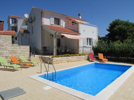 Villa Maslinica