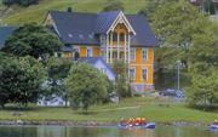 Jølstraholmen Camping & Cottages