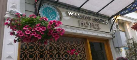 Walnut Shell Hotel