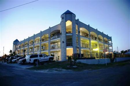 Hunts Castle Waterfront Resort
