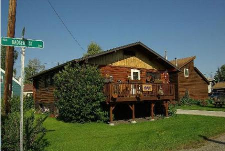 Downtown Log Cabin Hideaway Bed and Breakfast