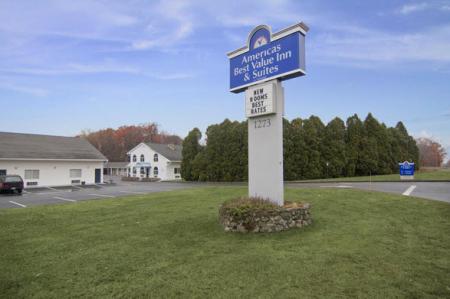 Wolcott Inn & Suites