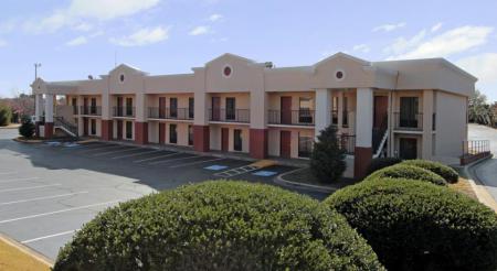 Quality Inn & Suites Greenville - Haywood Mall