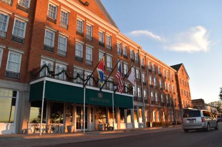 Natchez Grand Hotel