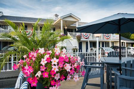 Footbridge Beach Motel & Cottages