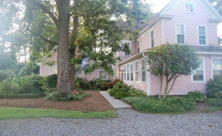 Island House of Wanchese B&B