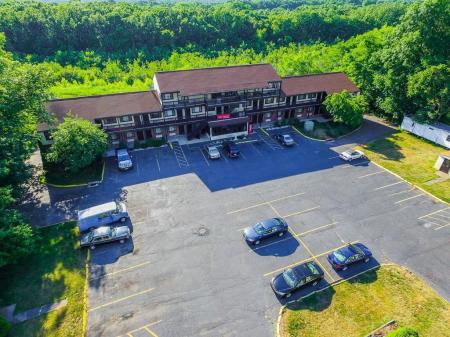 Hotel Colonial Inn & Suites_winter Hotel Colonial Inn & Suites_winter