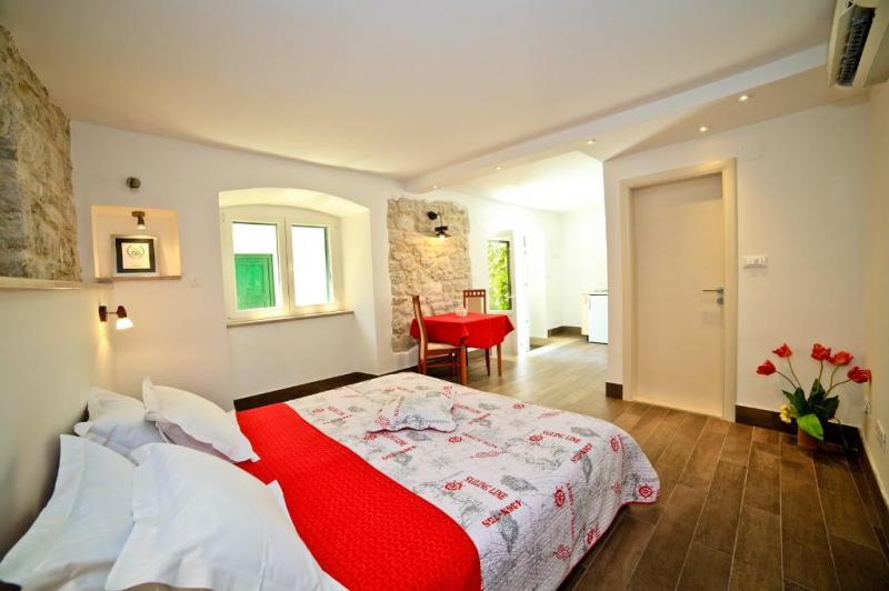 garden-apartment-hotel_orig.jpg