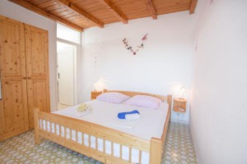 Room_1_02.jpg