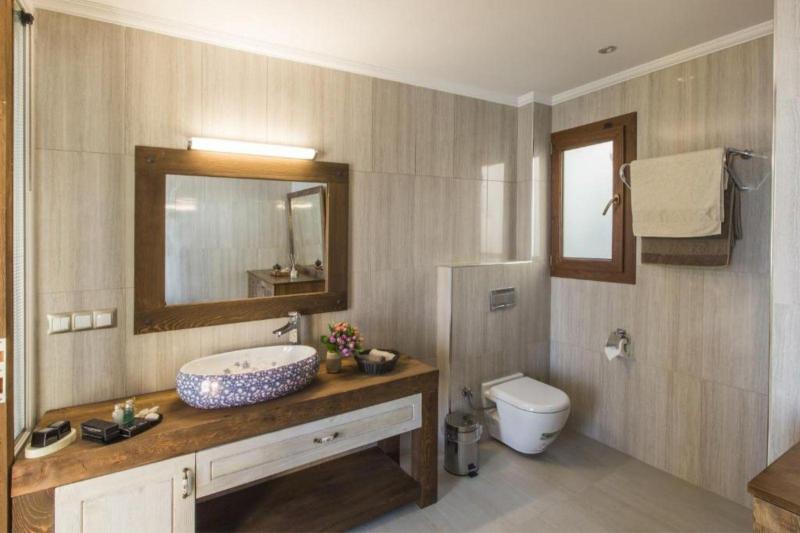 Deluxe-Suite-3.jpg