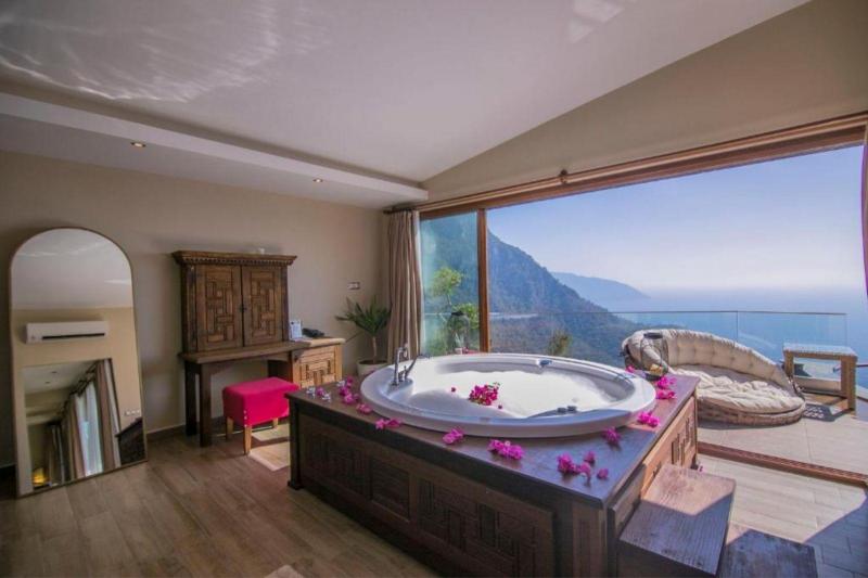 Honeymoon-suite-1-1.jpg