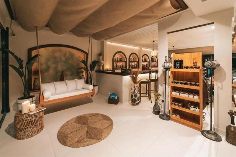 Lissiya-Hotel-bar.jpg