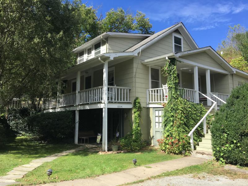 caretakers_cottage.jpg
